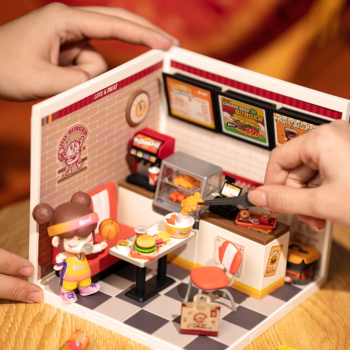 Rolife Yum Yum Burgers DIY Miniature House DW010