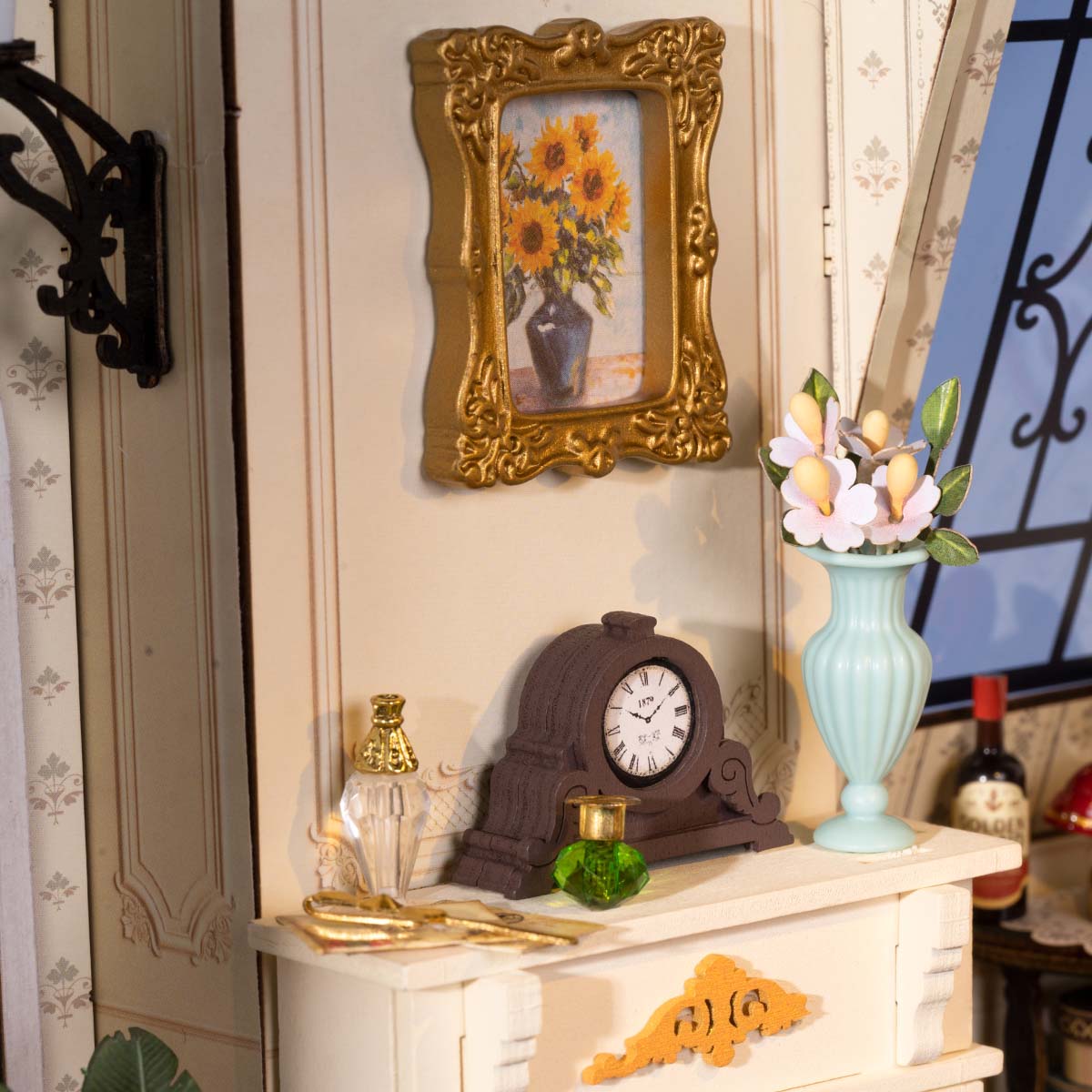 Rolife Catherine's Living Room DIY Miniature House DG175