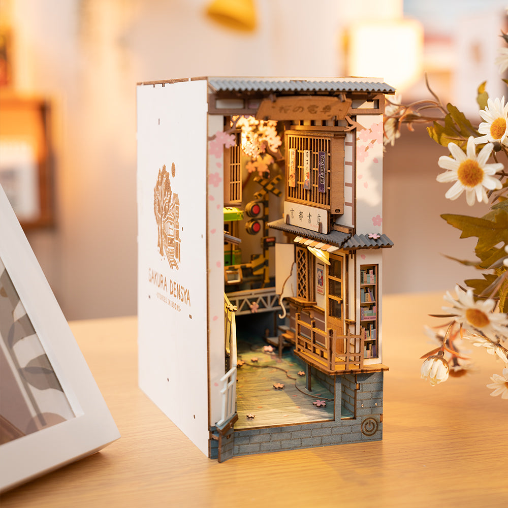 Rolife Sakura Densya DIY Book Nook Kit TGB01