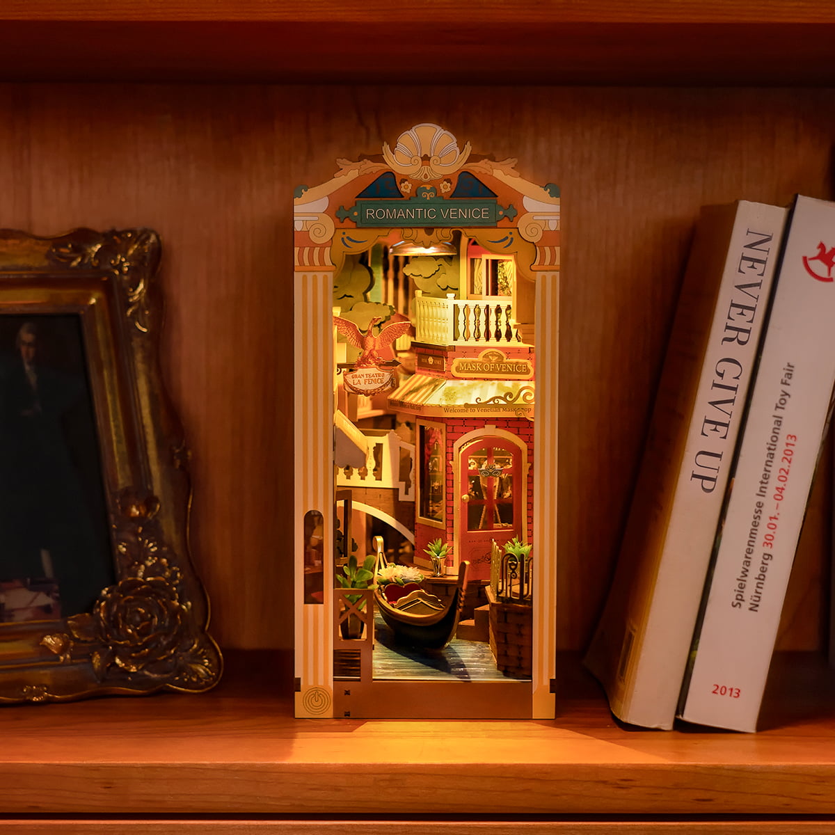 Rolife Romantic Venice DIY Book Nook Kit TGB08