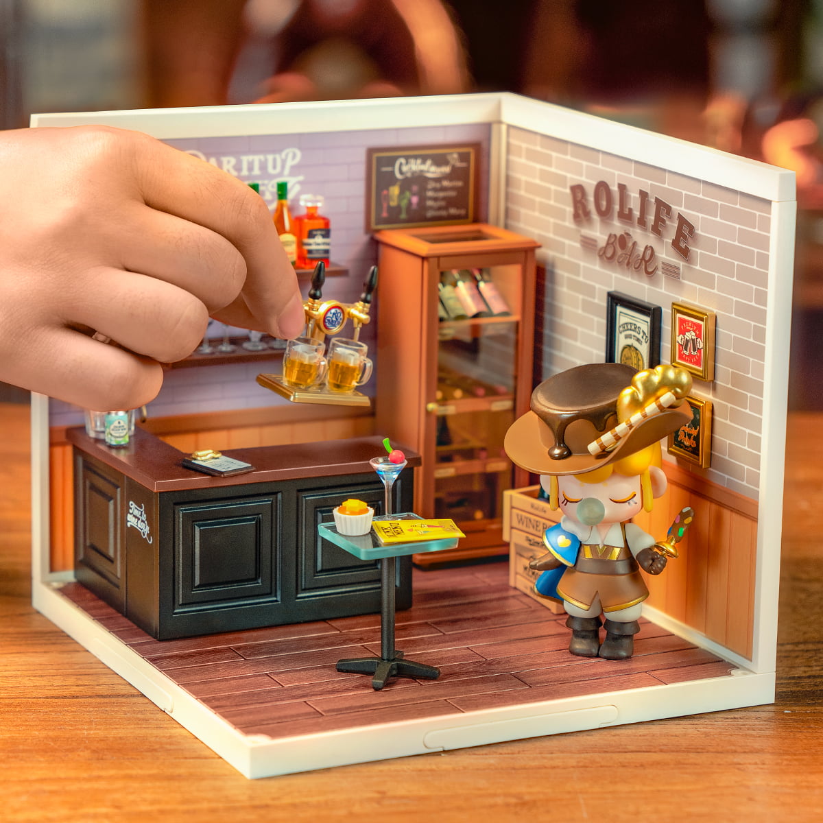 Rolife Leisurely Cheers Bar DIY Miniature House DW012