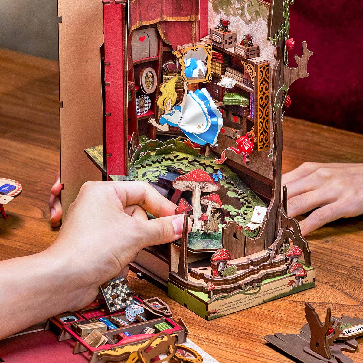 Rolife Fall into Wonder DIY Book Nook TGB12